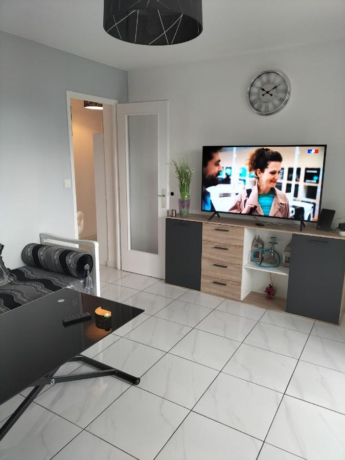 Jolie Appartement Proche Tramway Венисьё Экстерьер фото