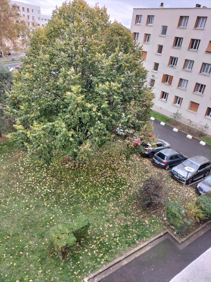 Jolie Appartement Proche Tramway Венисьё Экстерьер фото