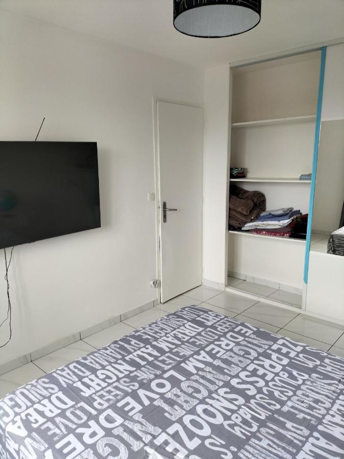 Jolie Appartement Proche Tramway Венисьё Экстерьер фото