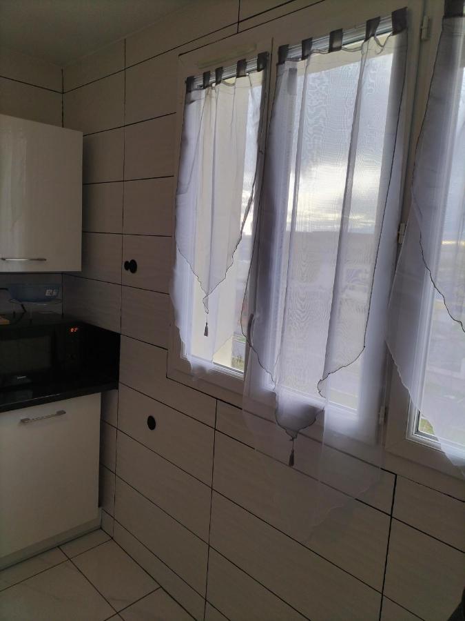 Jolie Appartement Proche Tramway Венисьё Экстерьер фото