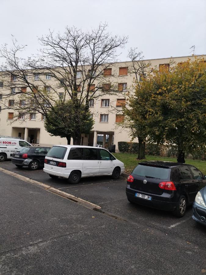 Jolie Appartement Proche Tramway Венисьё Экстерьер фото